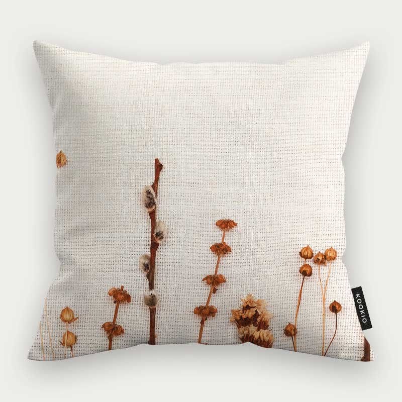Dubbelzijdig Kookio sierkussen van 45x45 cm met droogbloemen print en luxe matte afwerking bij Brightstore