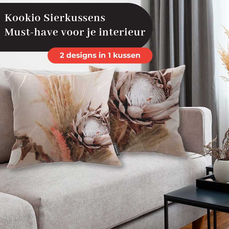 Dubbelzijdig Kookio sierkussen van 45x45 cm in zacht beige met droogbloemen print en luxe matte afwerking bij Brightstore