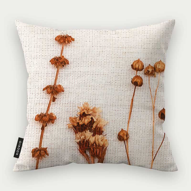 Dubbelzijdig Kookio sierkussen van 45x45 cm met droogbloemen print en luxe matte afwerking bij Brightstore